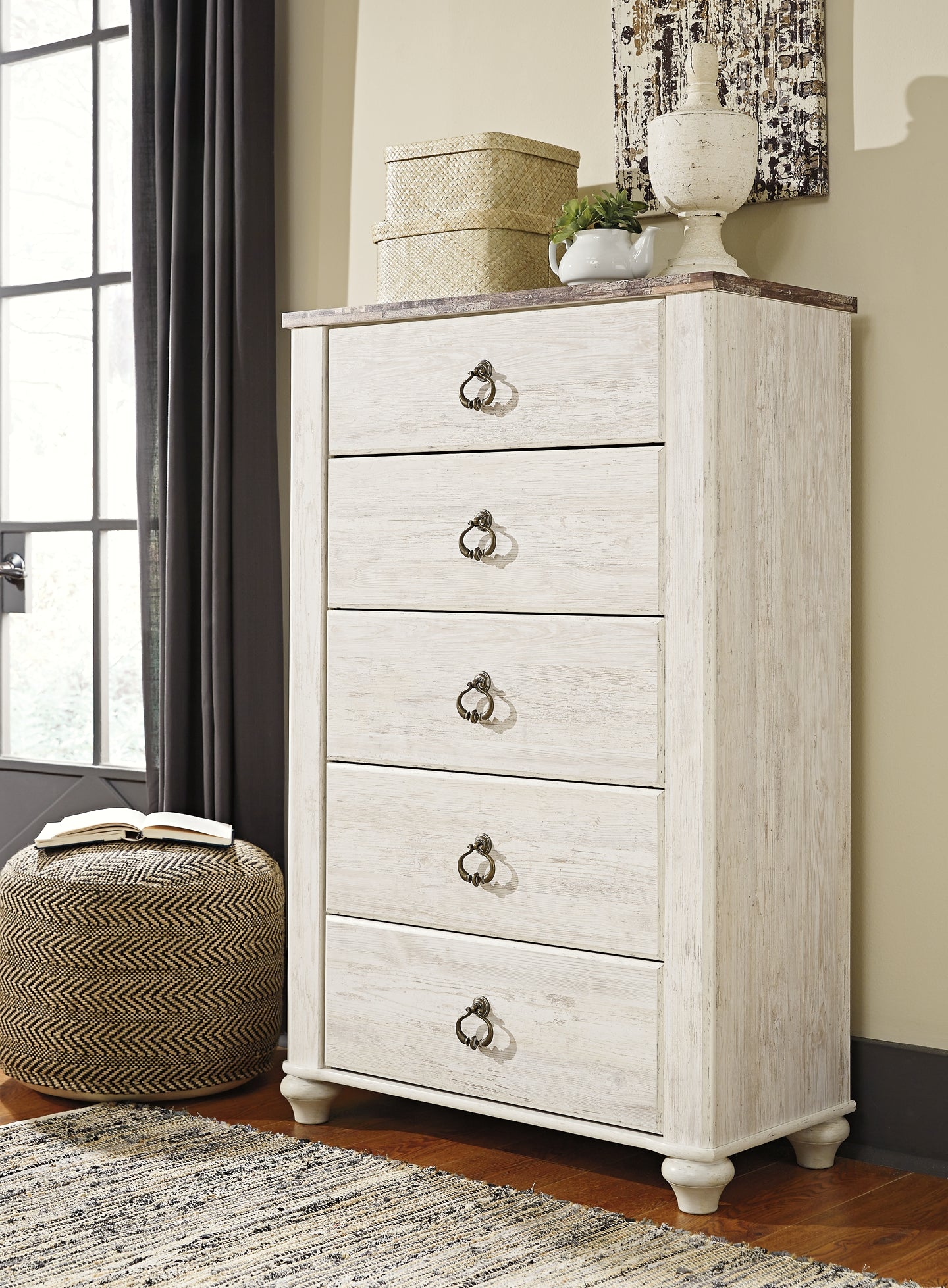 Willowton Sleigh Bed With Mirrored Dresser And Chest