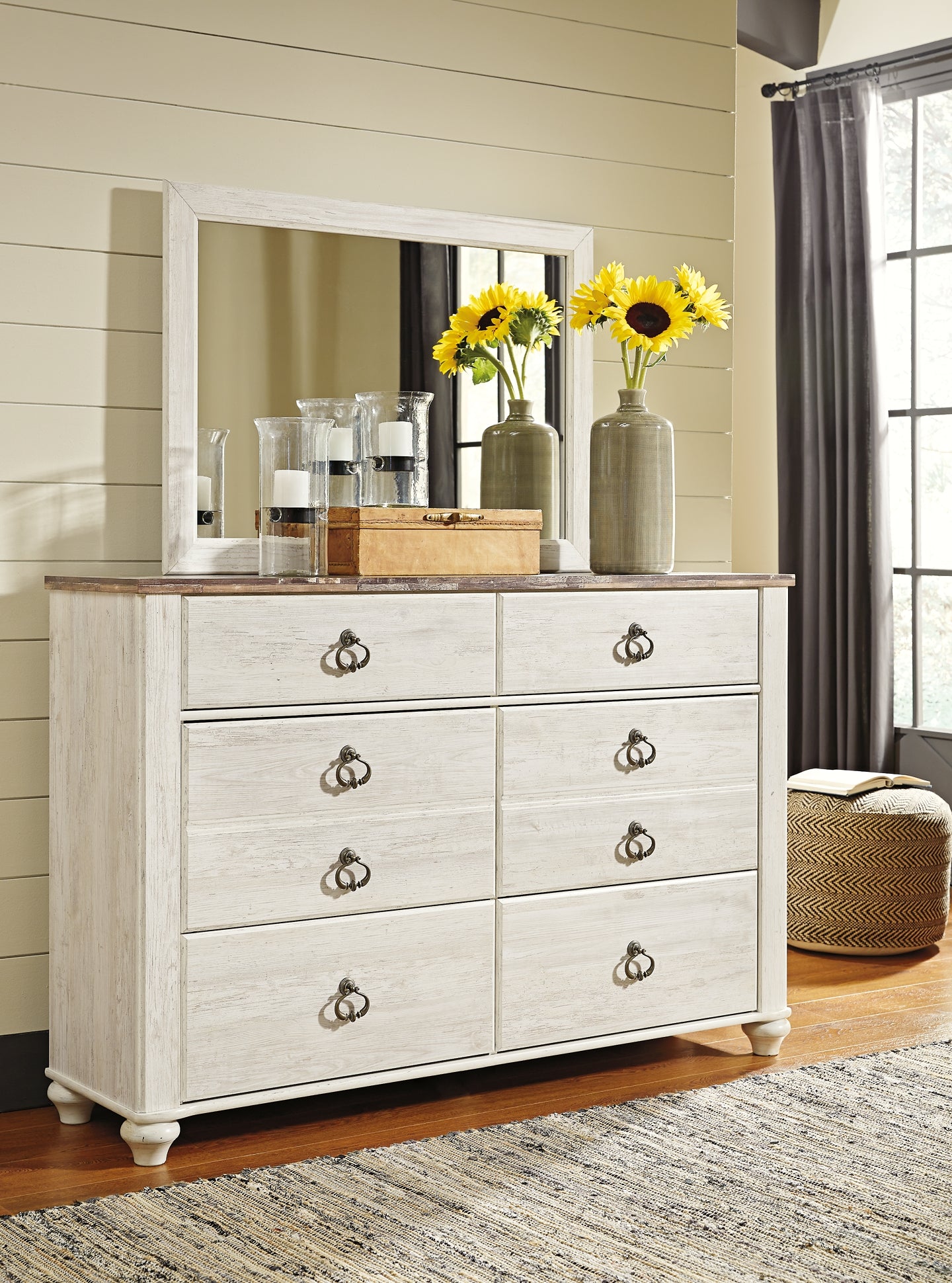 Willowton Sleigh Bed With Mirrored Dresser And Chest