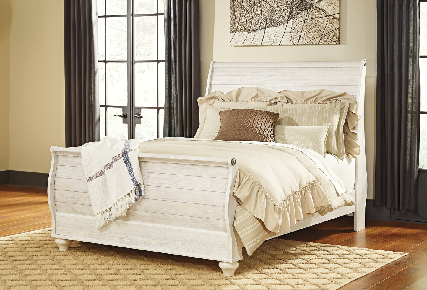 Willowton Sleigh Bed With Mirrored Dresser And Chest