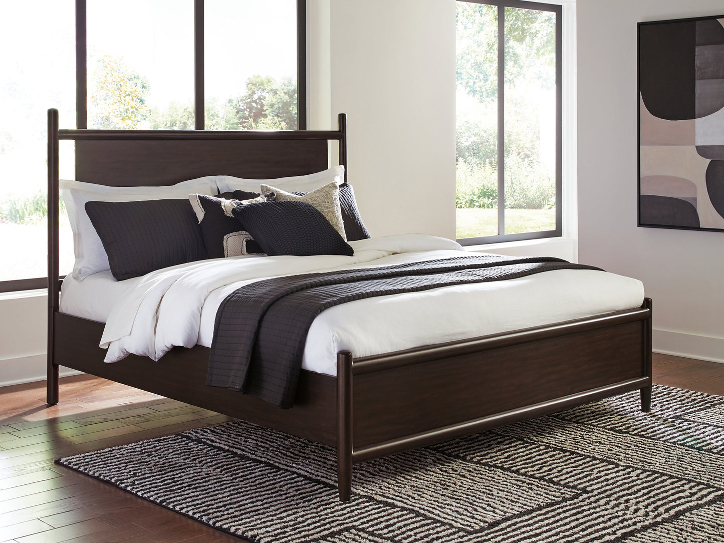 Dantenton King Panel Bed