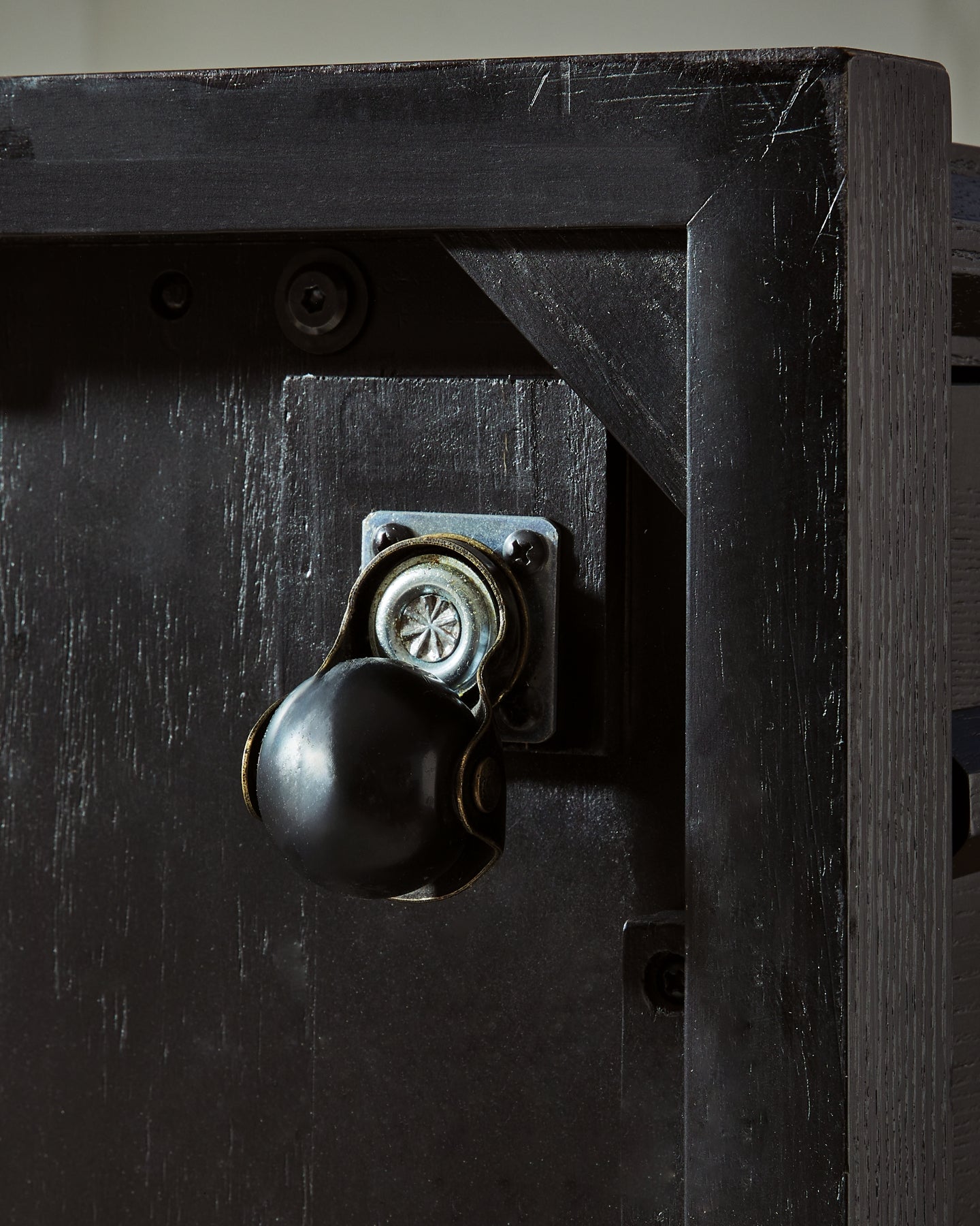 Rylandyn Lift Top Cocktail Table